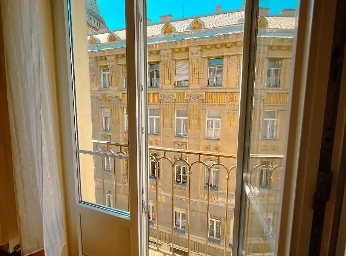 King One In The Center - Netflix Budapeszt