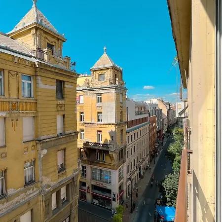 King One In The Center Budapest