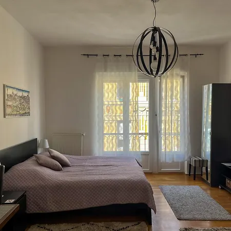 Apartment King One In The Center - Netflix *