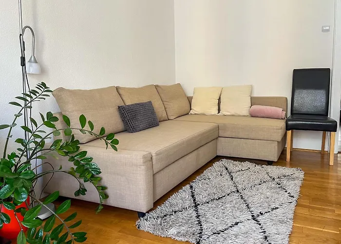 King One In The Center - Netflix Appartement