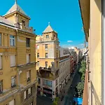 King One In The Center Budapest